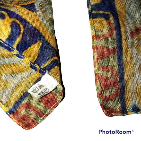 Vintage Italian lovely rich graphic print hand rolled hand sewn - Picture 3 of 4